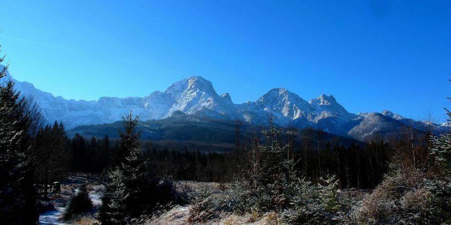 Ein Blick zurück über die Schulter in das Tote Gebirge: Der Große und Kleine Woising, Feigentalhimmel und Roßkogel