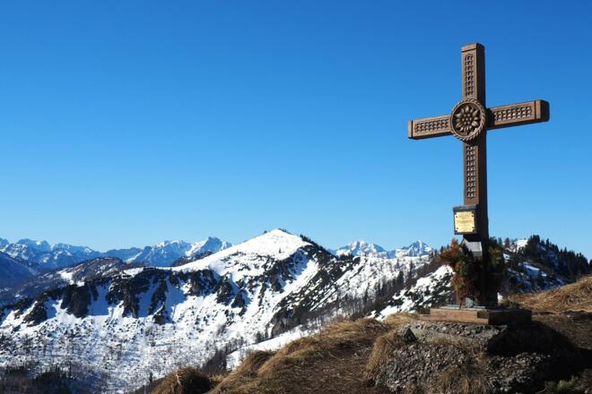 Burgspitz 1429m mit Almkogel (März)
