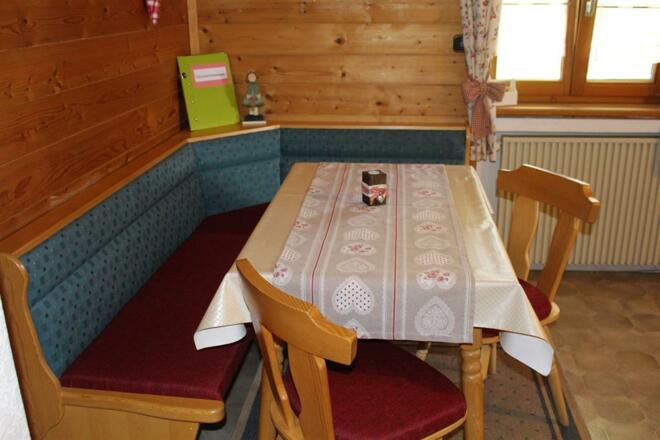 Fewo II Küche mit gemütlicher Eckbank