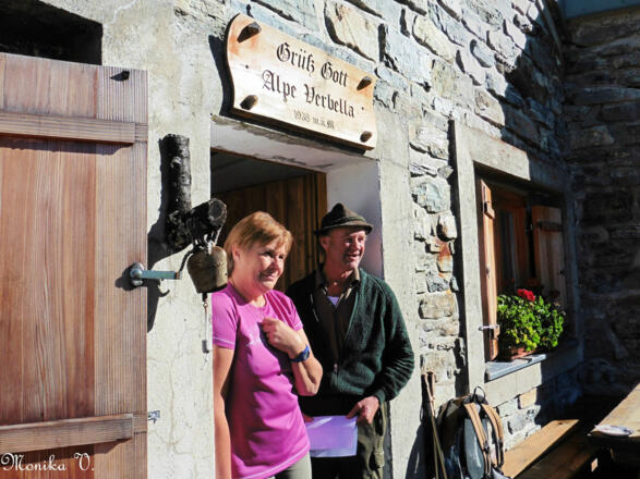 Hirte Raimund mit Frau und Wirtin Martina