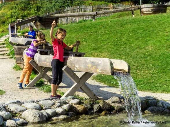 Abenteuerpark Ellmis Zauberwelt - spielende Kinder