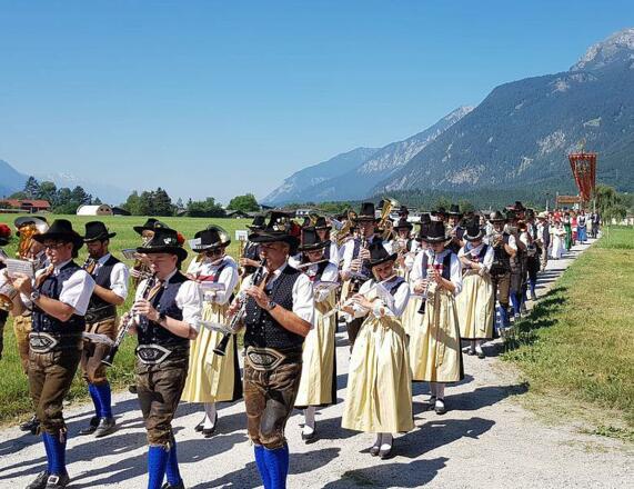 Prozession Pfarrkirche Voldöpp Musik