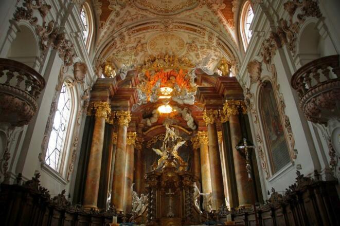 Meisterwerk des Barocks - Altar in der Klosterkirche Rohr in Niederbayern