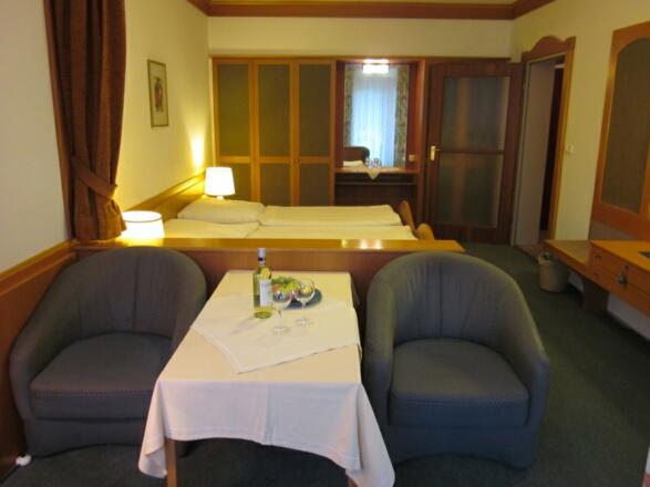 Doppelzimmer, Wohnraum mit Sitzecke