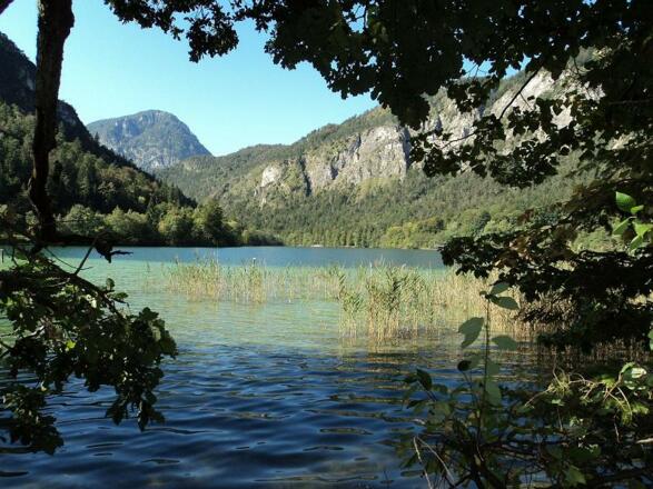 Blick auf See und Berge