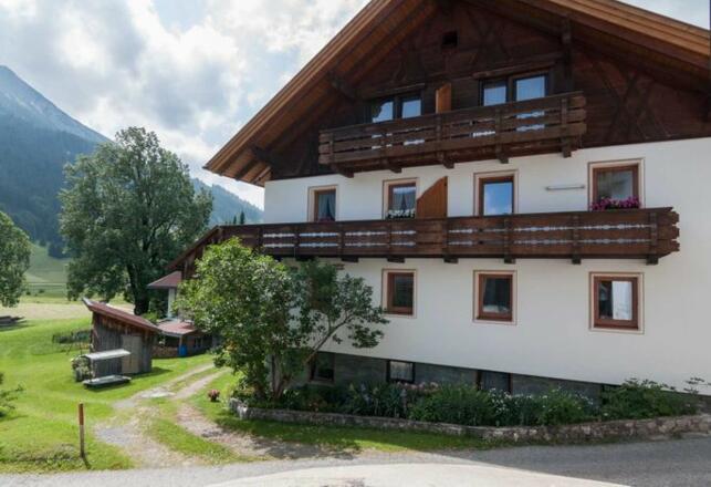 Aussenansicht im Sommer