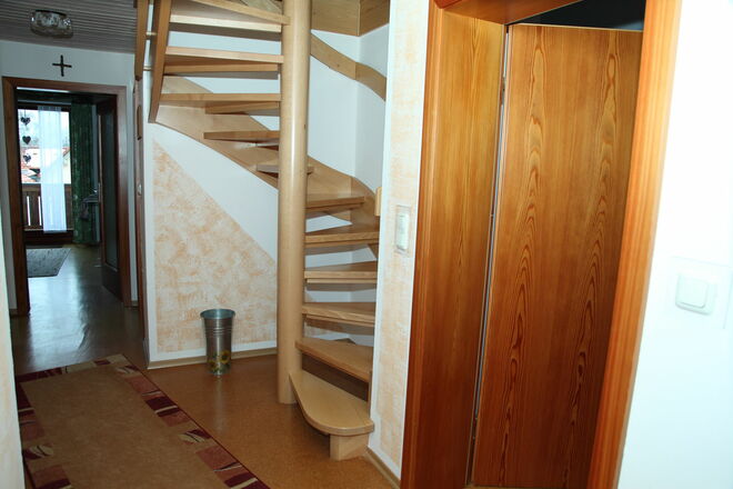 Ferienhaus Grimm Bad Gögging Aufgang zum zubuchbaren Schlafzimmer