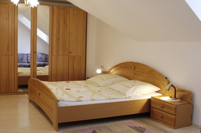 Schlafzimmer Ferienwohnungen auf dem Bauernhof Bad Gögging