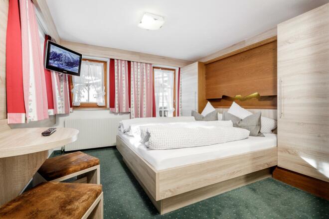 AltesHolzhaus-byRudiWyhlidal--0025-edit