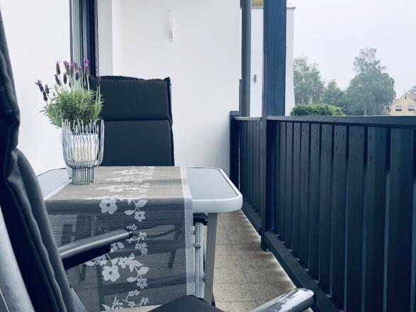 Balkon mit Möbeln