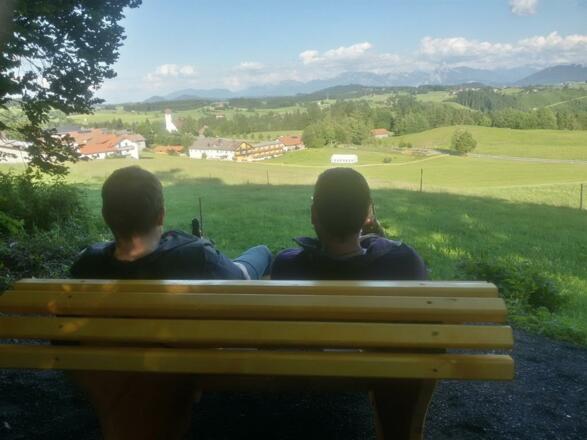 Panorama Bank mit Blick auf das Yoga Vidya