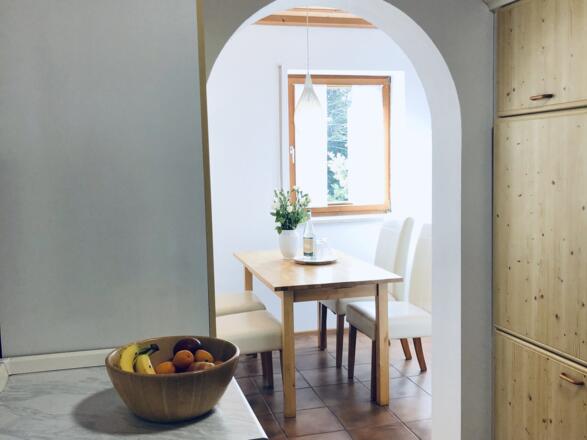 lichtdurchfluteter separater Essbereich