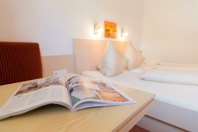 Schlafzimmer mit DU/WC