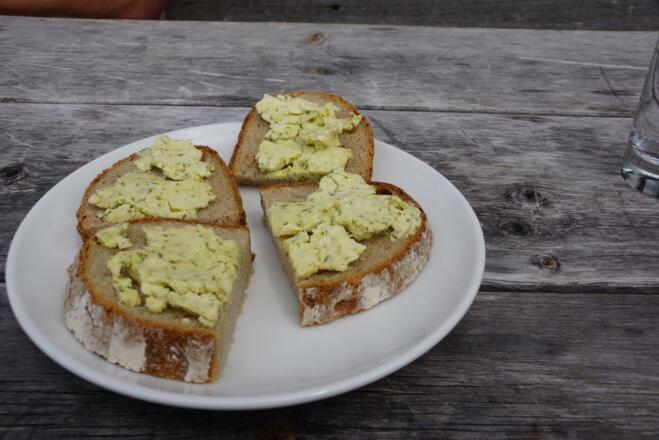 Zirbenbutter auf der Tulfeinalm in Tulfes