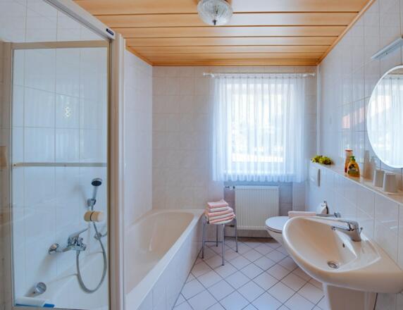 Ferienwohnungen Kirchner Bad Gögging Badezimmer