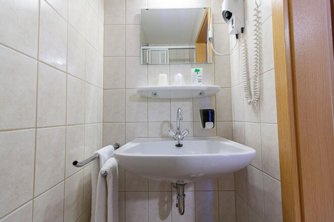 Bad im Zweibettzimmer Prälatur