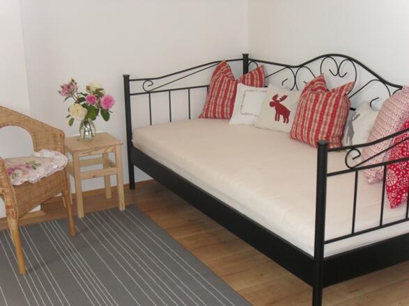 Zusätzliches Bett im Schlafzimmer