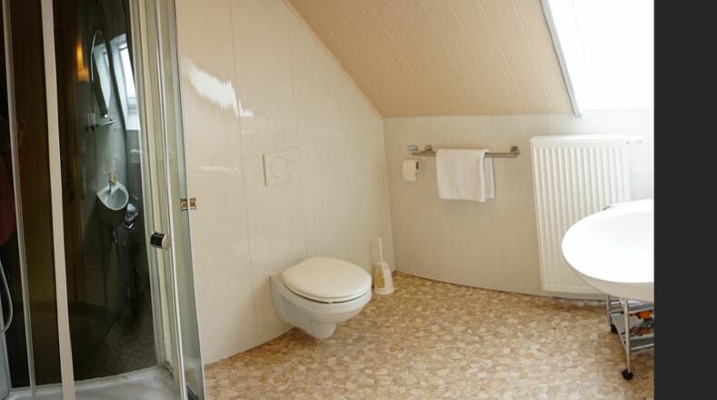 Badezimmer für Dachzimmer