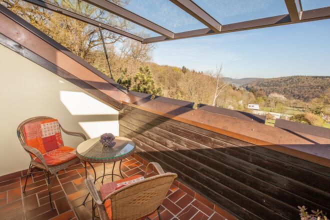 überdachte Dachterrasse mit Blick ins Altmühltal