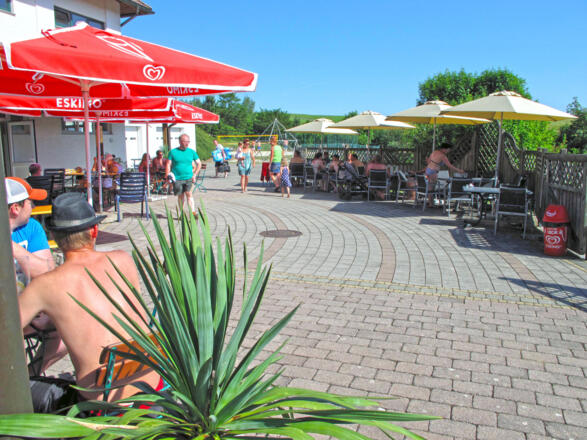 Naturbad Sarleinsbach Terrasse