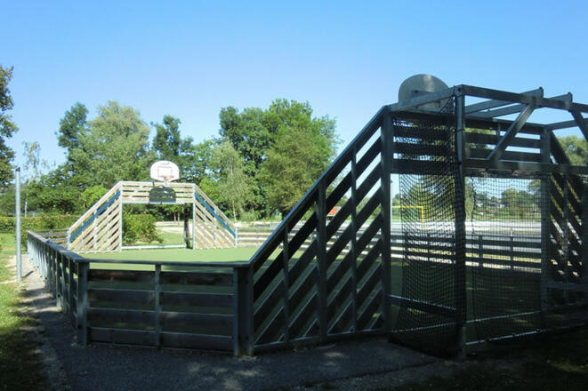Kleinfußbal- und Basketballanlage