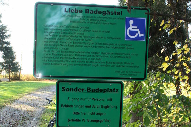 Badeplatz Pietzing - Hinweisschild barrierefreier Zugang