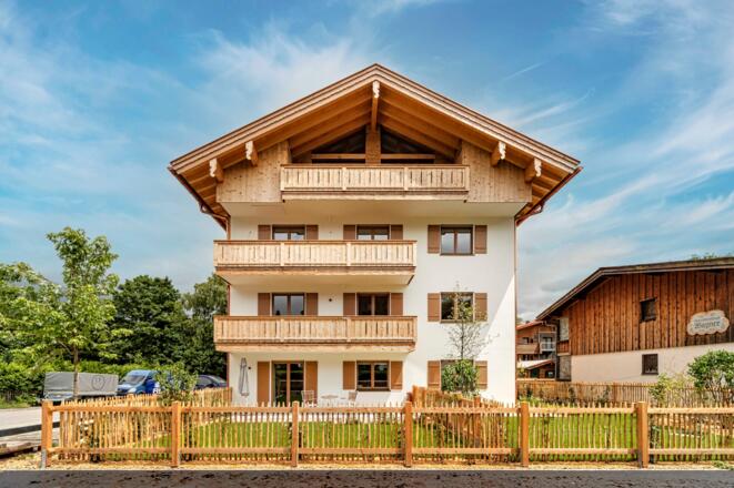 Westseite des Hauses mit dem Balkon des Appartements Dirndl ganz oben