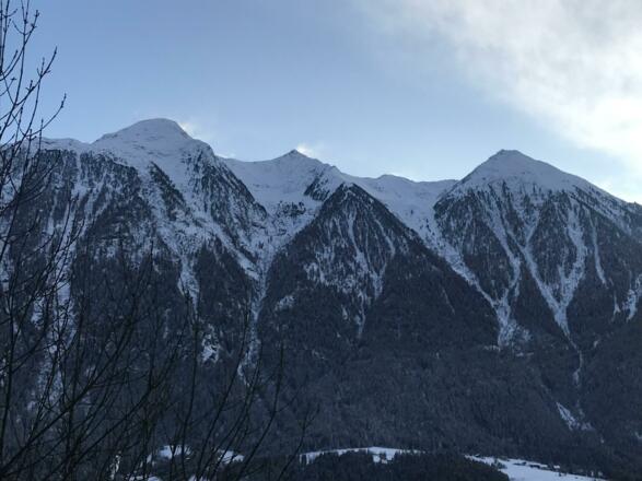 traumhafte Aussicht auf die umliegende Bergwelt