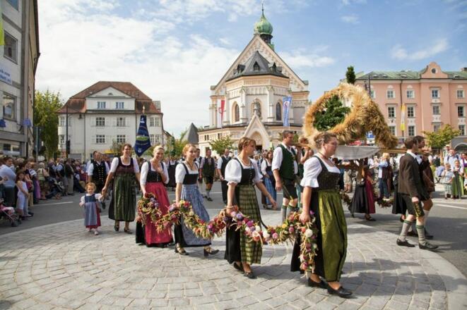 Festeinzug beim Herbstfest Rosenheim