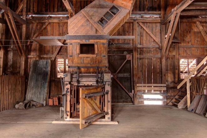 Europas letzte Torfballenpresse