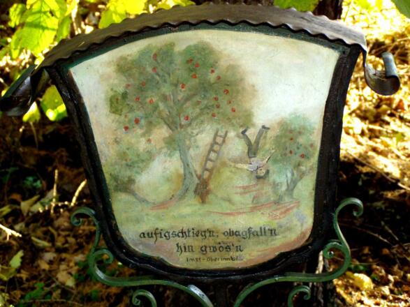 Grabstein aufigschtiegn - obagfalln