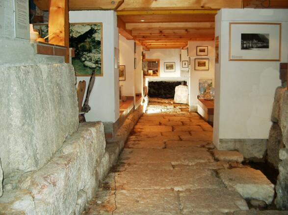 Archäologische Ausgrabungen unter dem Sportgeschäft Janu in Hallstatt Markt