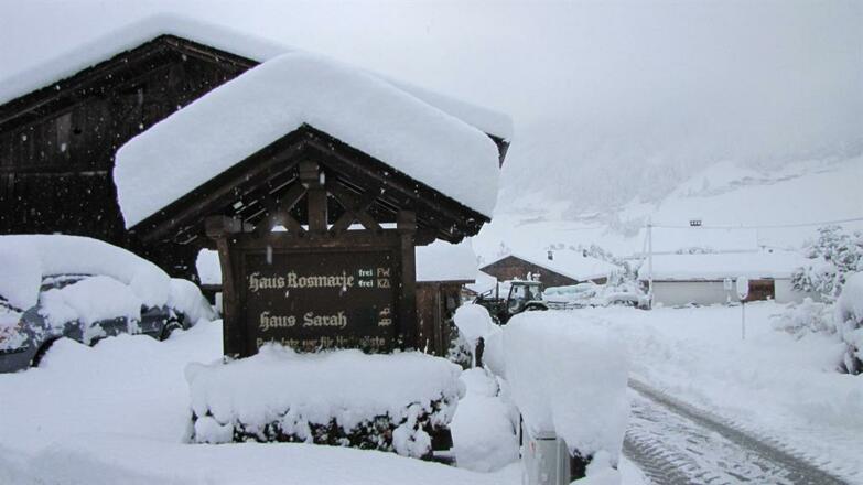 Haus Rosmarie gerade tief verschneit