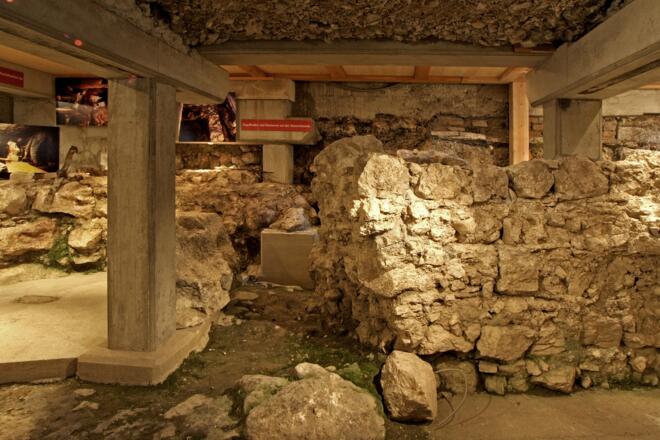 Archäologische Ausgrabungen unter dem Sportgeschäft Janu in Hallstatt Markt