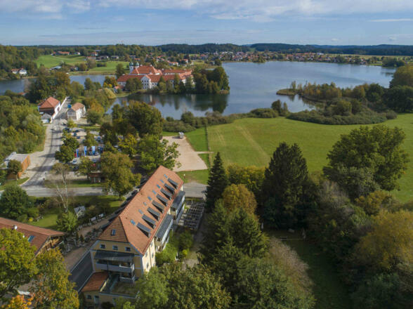 Luftaufnahme Haus Rufinus mit Blick auf den Klostersee