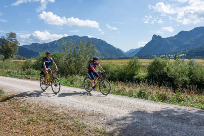 Radler zwischen Oberammergau und Unterammergau
