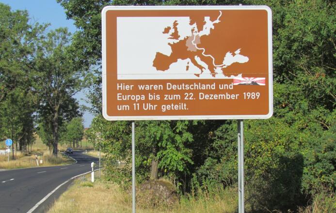 Informationstafel zur innderdeutschen Grenze nahe Andenhausen