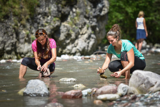 Kundl, Kundler Klamm, Bachbett, Steine sammeln