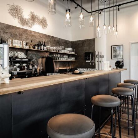 Kunst Cafe Marina Bar