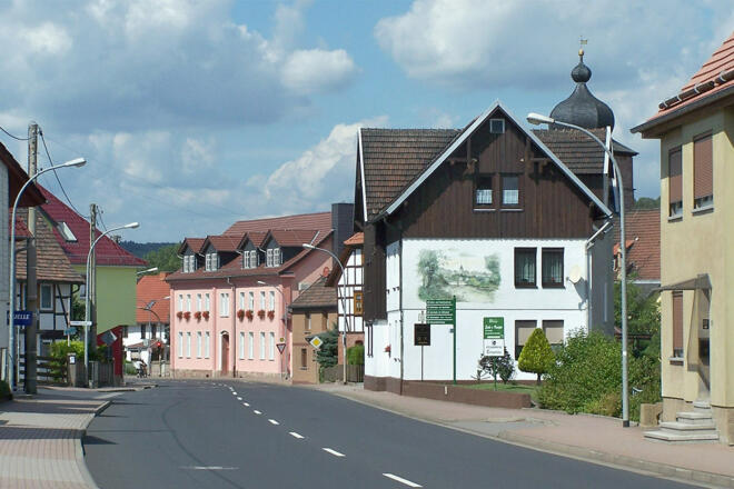 Bahnhofstraße (B62) in Dorndorf