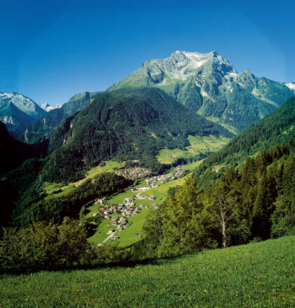 Finkenberg mit der &quot;Glocke&quot; - einem der wenigen Schluchtwälder der Alpen