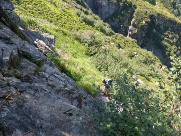 Im 2. Teil müssen felsdurchsetzte Abschnitte überwunden werden.