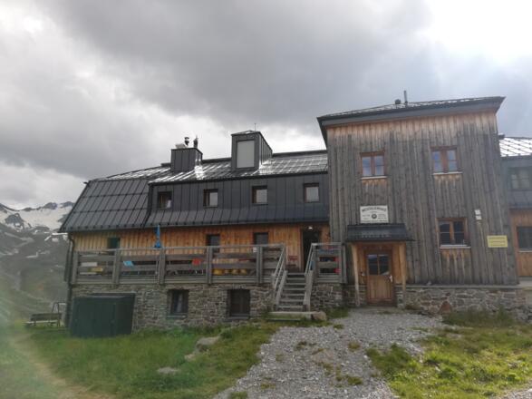 Am Westfalenhaus angekommen kann...