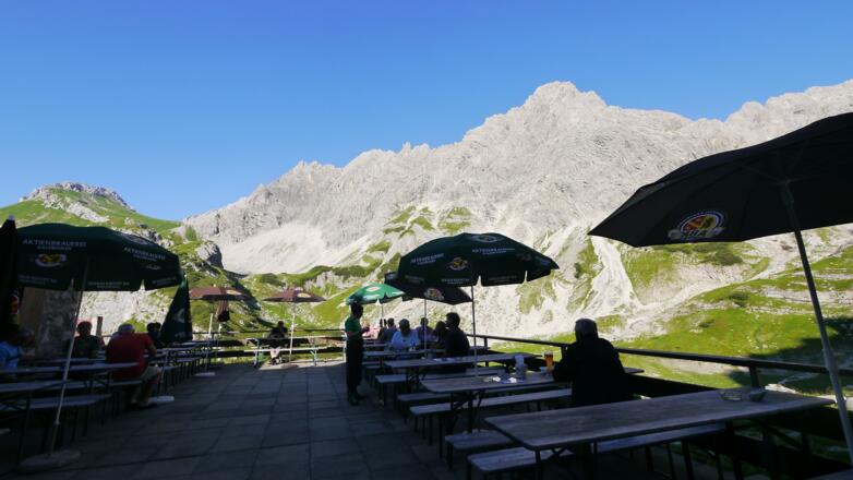 Willkommene Einkehr auf der Terrasse des Prinz-Luitpold-Hauses