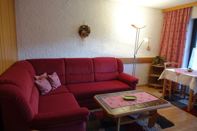 Wohnzimmer mit Essbereich Fewo 1