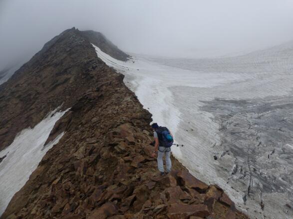 Weiter geht es über den Rücken bis zum Punkt 3026 m.