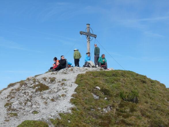 Kuegrat: Gipfelkreuz und beliebter Rastplatz
