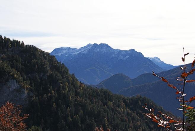 Blick zu den Loferer Steinbergen im oberen Wegteil