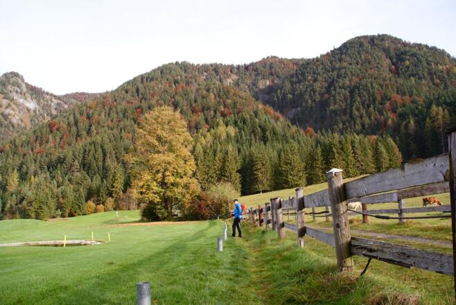 Pfad am Golfplatzrand