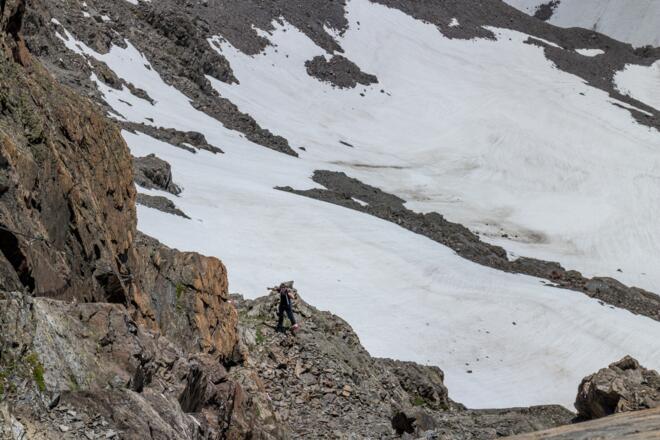 Die Steigspur hinunter auf den Firn vom Winnebacher Weißkogel.